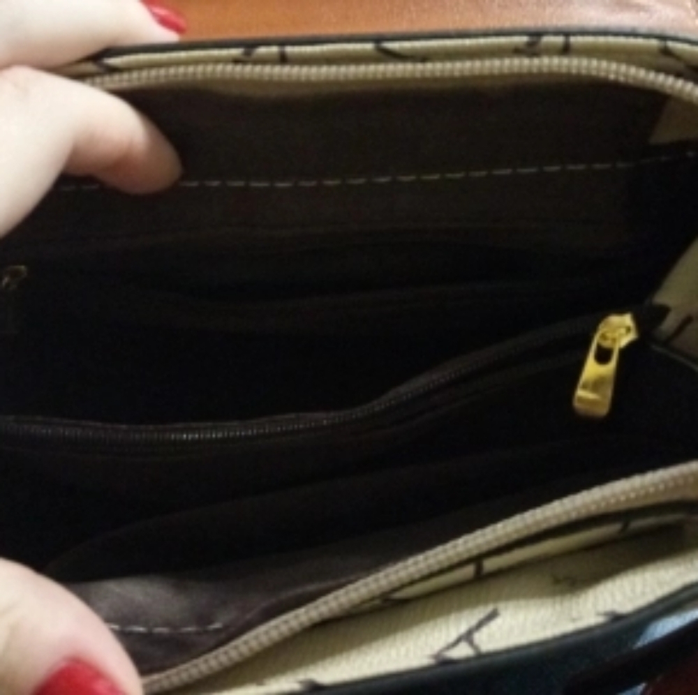 Chic Handbag - Picture 2 of 3